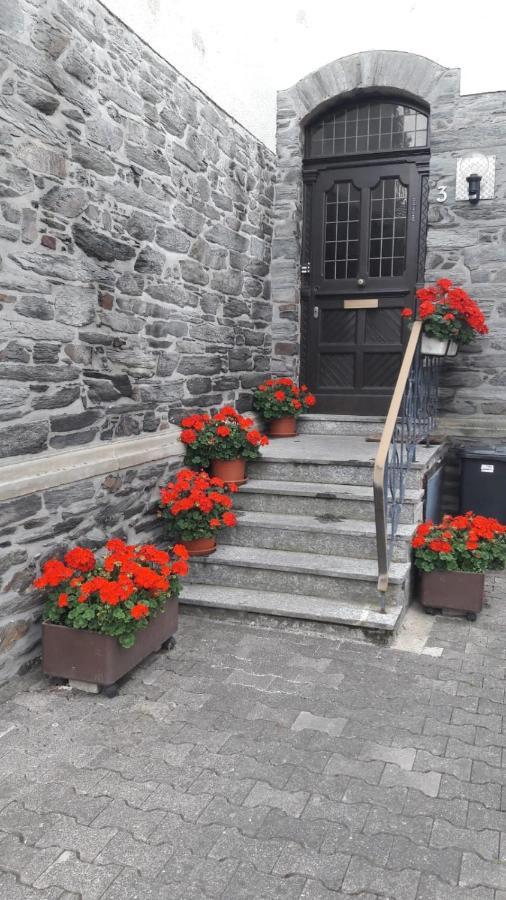 Mosel-Ferienwohnung Bewo แบร์นคาสเทล-คืสท์ ภายนอก รูปภาพ